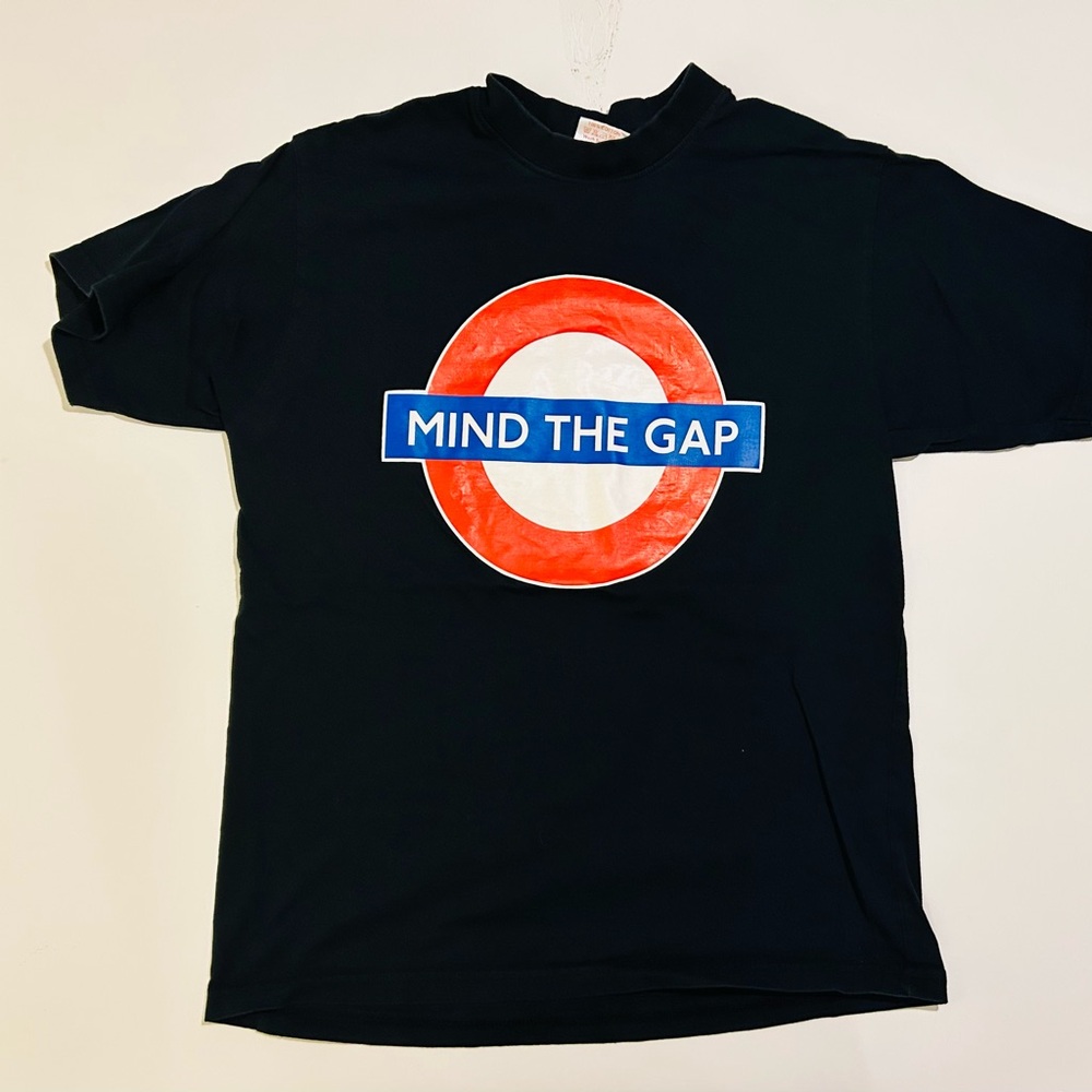 London Underground Tube Licensed Mind The Gap T-Shirt Black UK Britain